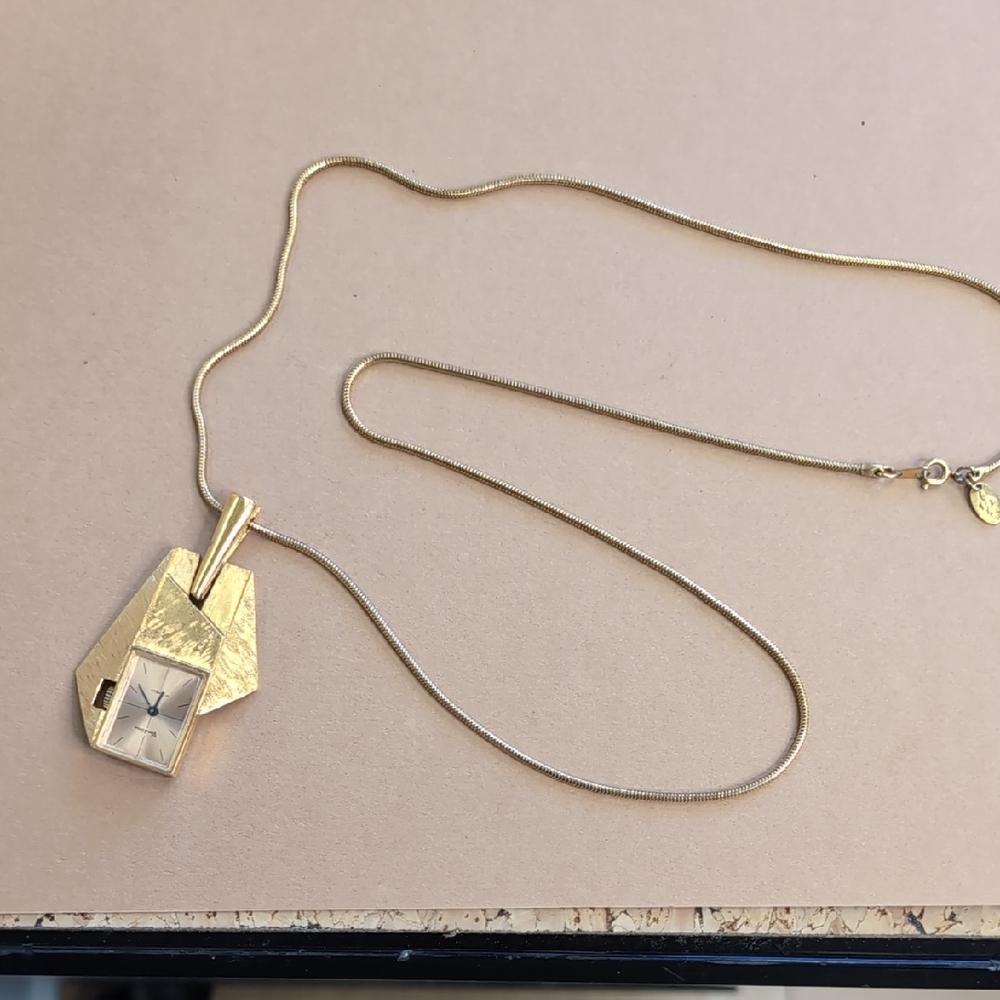 Gold-toned Vendôme watch necklace Vintage 17 Jewels Wind Up.